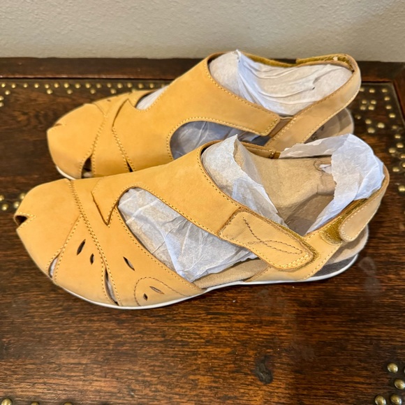 Earth Origins Yellow Sandals Wide Size 10 - Picture 2 of 10